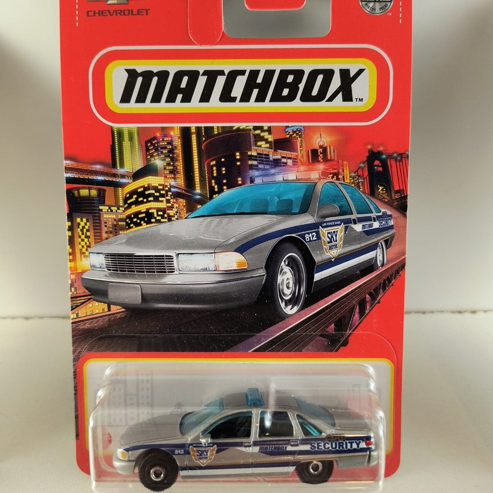 b23  Matchbox  Chevy Caprice Classic police  with shipping protector b23